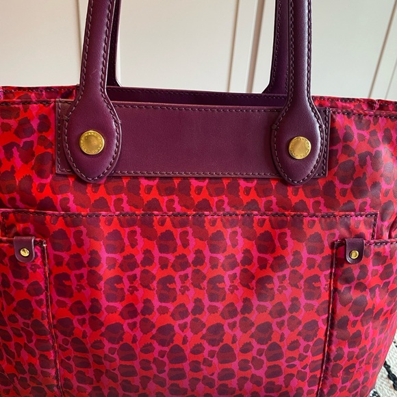 SOLD OUT Bergdoff Goodman Marc Marc Jacobs
Isa-Print Clara Tote - Picture 5 of 15